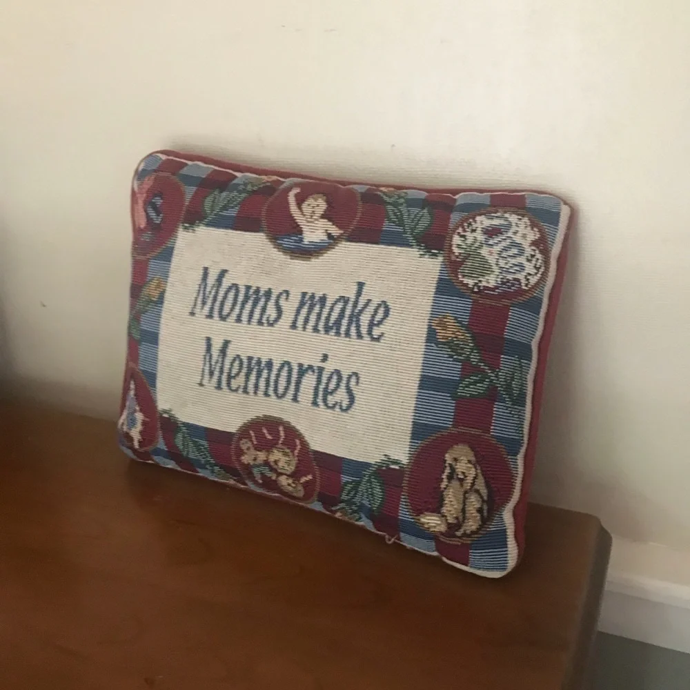 Rare Vintage Moms Make Memories Decoration Pillow